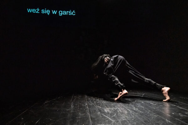 Czarny to mój szczęśliwy kolor – Scena Robocza
