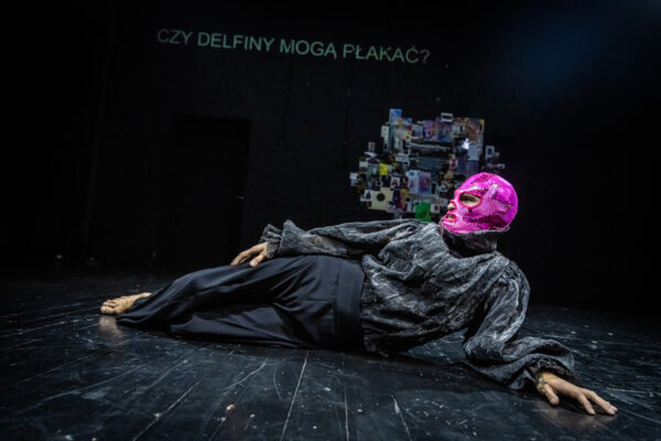 Czarny to mój szczęśliwy kolor – Scena Robocza 03