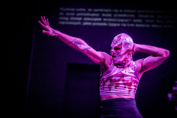 Czarny to mój szczęśliwy kolor – Scena Robocza 04