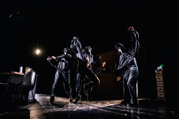Czarna owca, biały kruk – Teatr Animacji w Poznaniu 01