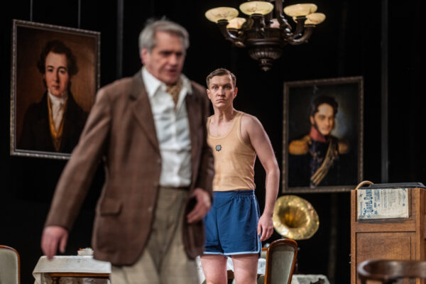 Rodzina -Wojciech Malajkat / Teatr Powszechny w Łodzi 07