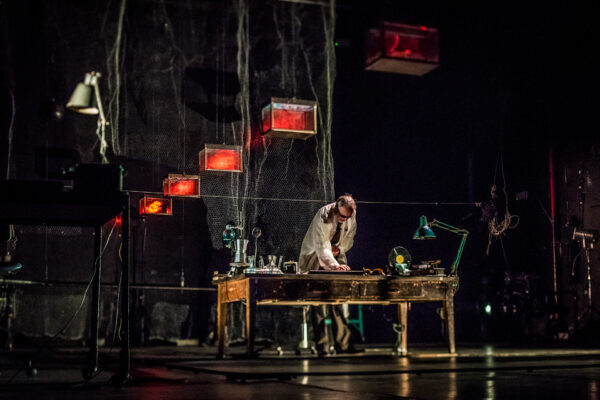 Heiner Goebbels
Max Black, czyli 62 sposoby wsparcia głowy ręką 
Elektroteatr im. Konstantina Stanisławskiego