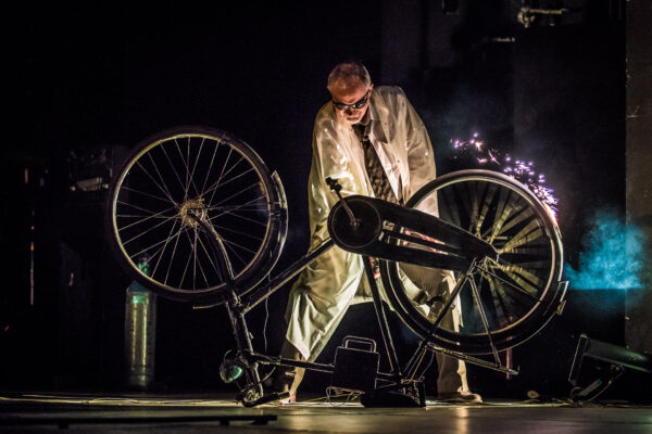 Heiner Goebbels
Max Black, czyli 62 sposoby wsparcia głowy ręką 
Elektroteatr im. Konstantina Stanisławskiego