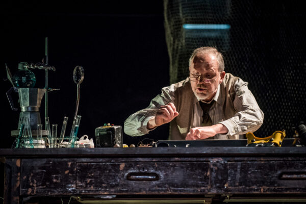 Heiner Goebbels
Max Black, czyli 62 sposoby wsparcia głowy ręką 
Elektroteatr im. Konstantina Stanisławskiego