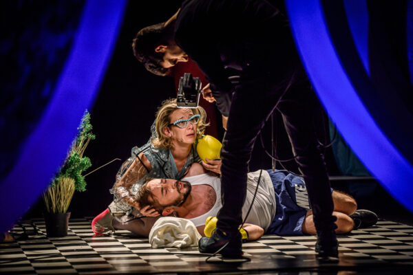 Najpierw kochaj, potem strzelaj – Teatr Powszechny w Łodzi, M.Zakrzewski 14