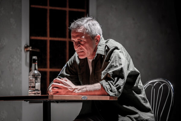 Najpierw kochaj, potem strzelaj – Teatr Powszechny w Łodzi, M.Zakrzewski 2