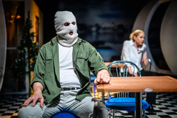 Najpierw kochaj, potem strzelaj – Teatr Powszechny w Łodzi, M.Zakrzewski 7