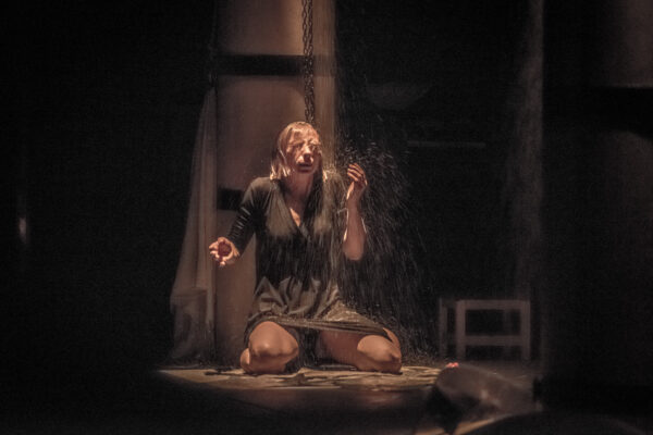 Teatr Zar – Armine Sister